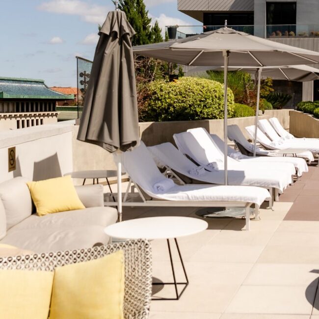 pool lounge